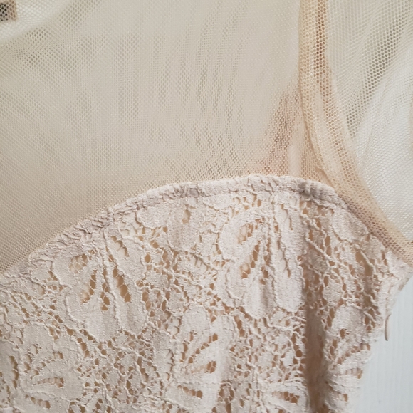 Kirra Sweetheart Lace V-Back Skater Dress - Picture 3 of 4